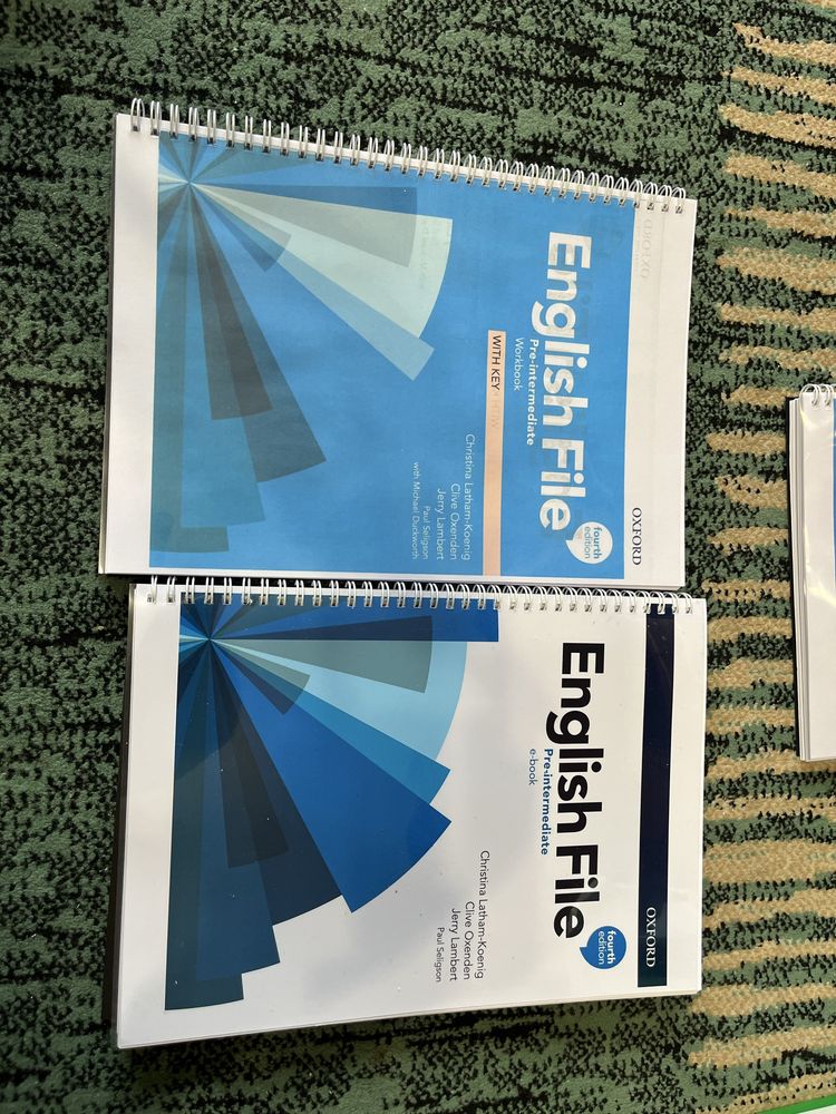 English file,Family and friends, solutions, headway, fly high