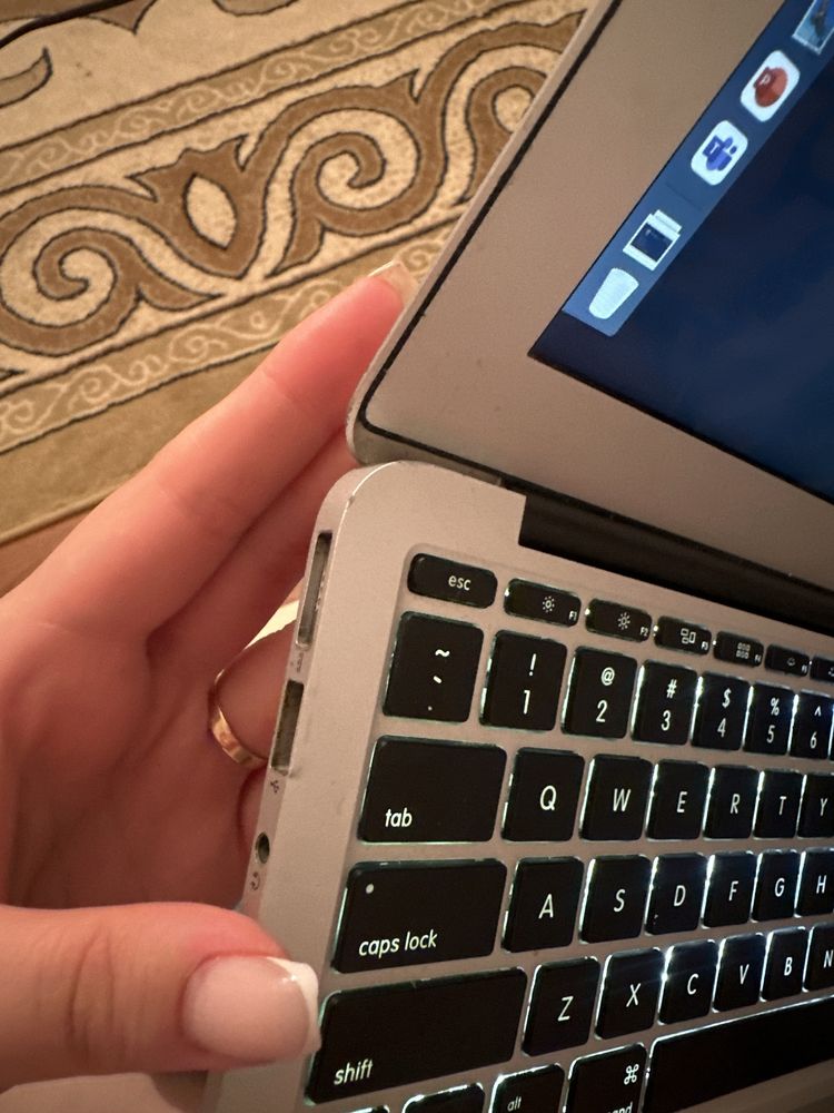 Macbook air 11inch