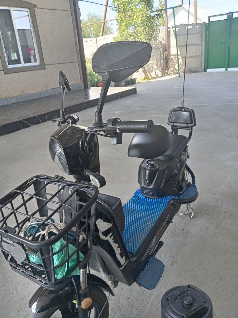 Скутер в отличном состояни
