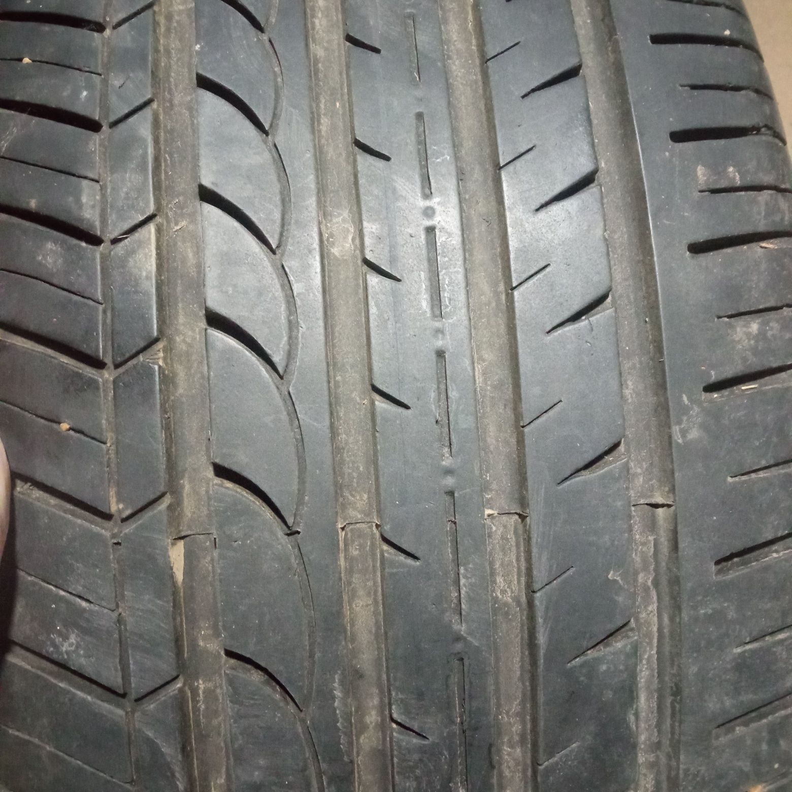 Продам шины 235/45/17