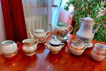 Продам фарфоровые чайники, сахарницы, сливочники времён СССР