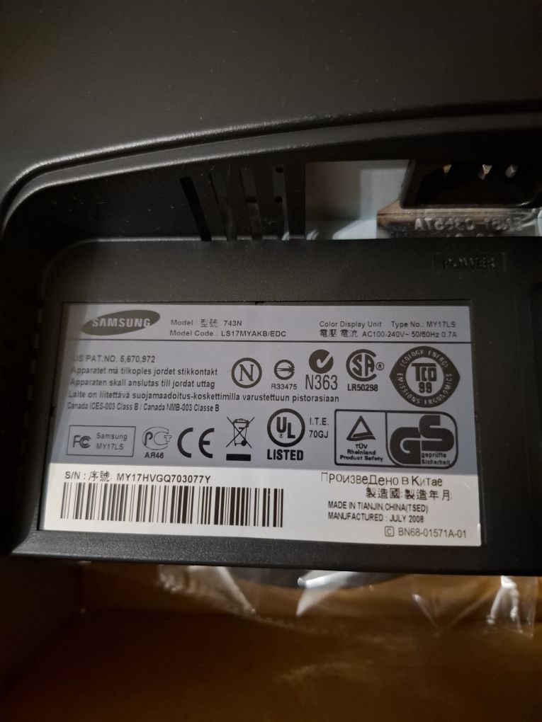 Монитор Samsung SyncMaster 743N