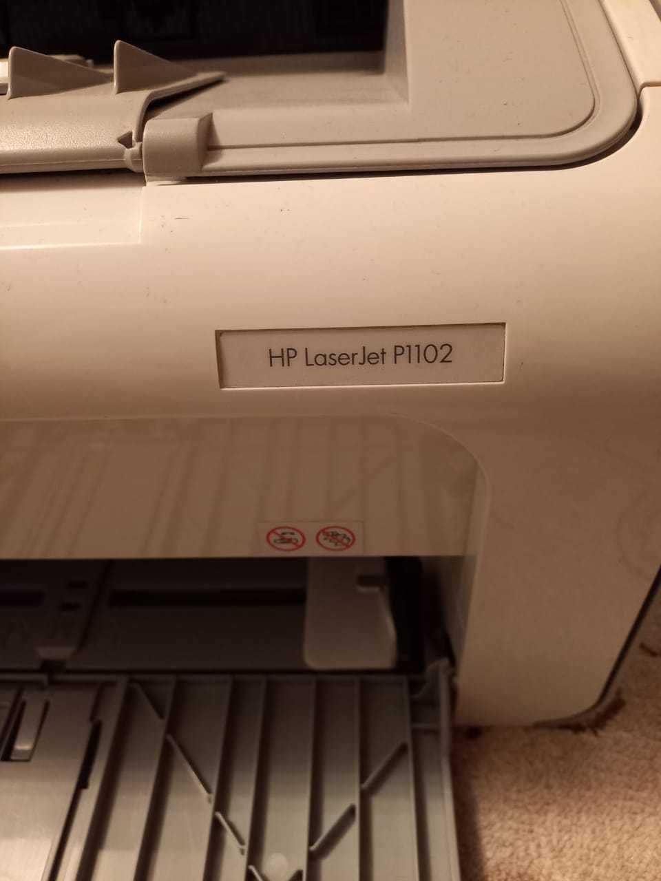 принтер HP 1102 в идеальном состояний печатает отлично HP LJ 1102