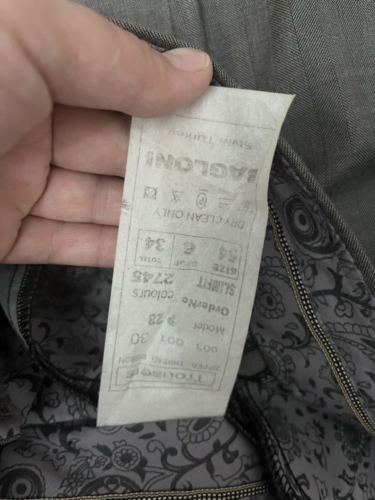 Продаю костюм тройка