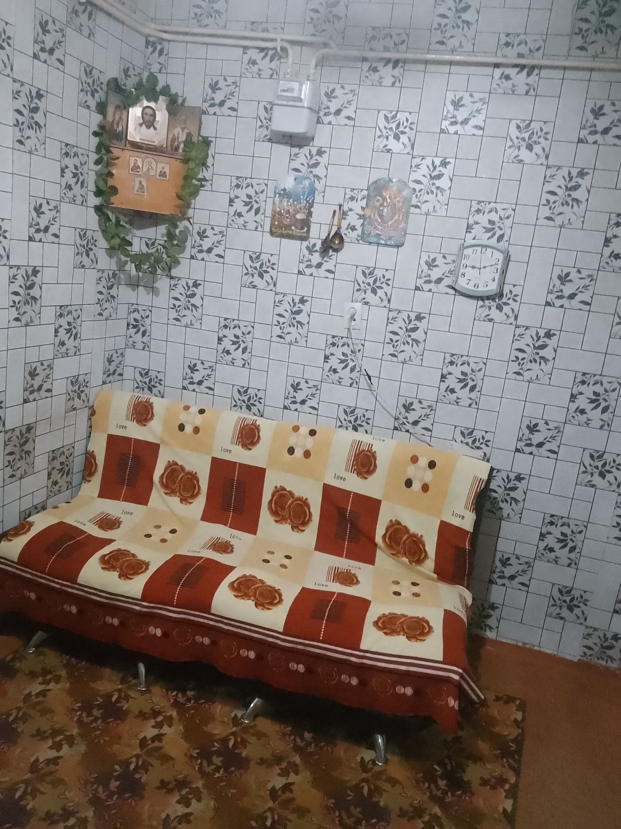 Продам 3 комнатную особнячок в центре .