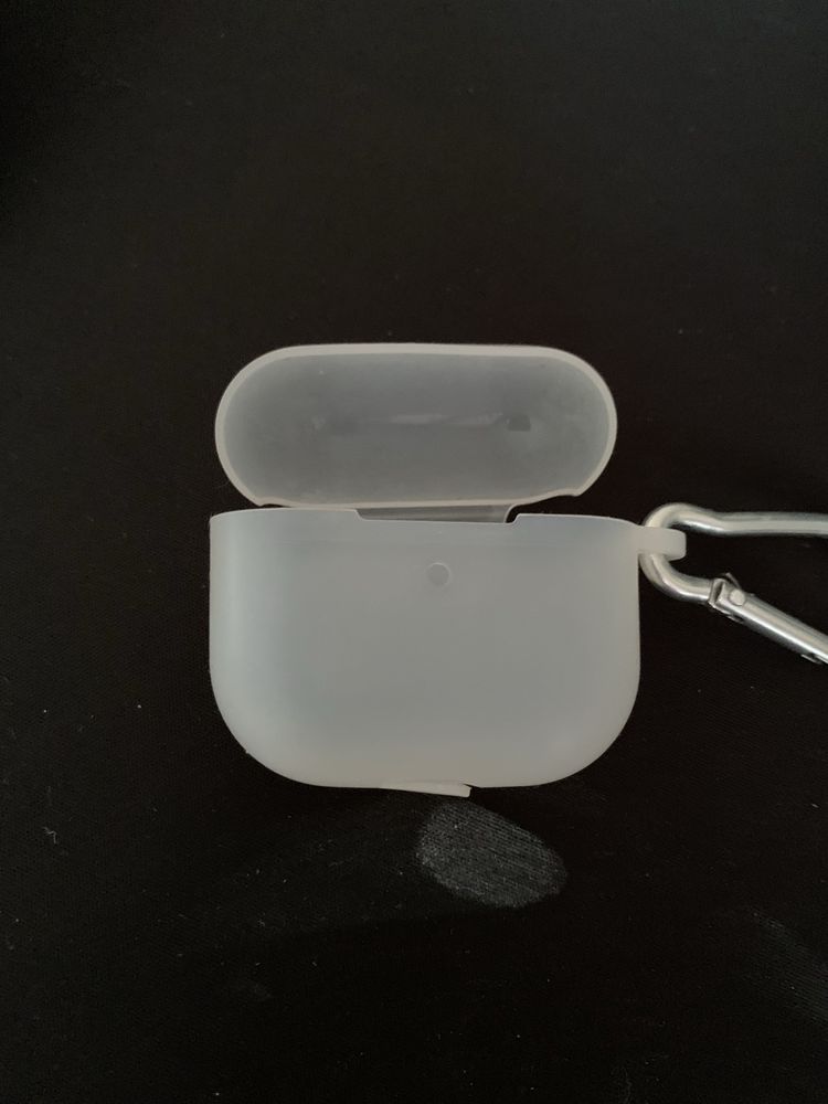 Продам Чехлы на Airpods