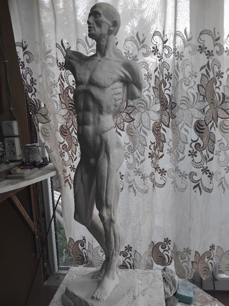 Скульптуры, бюсты, статуи.