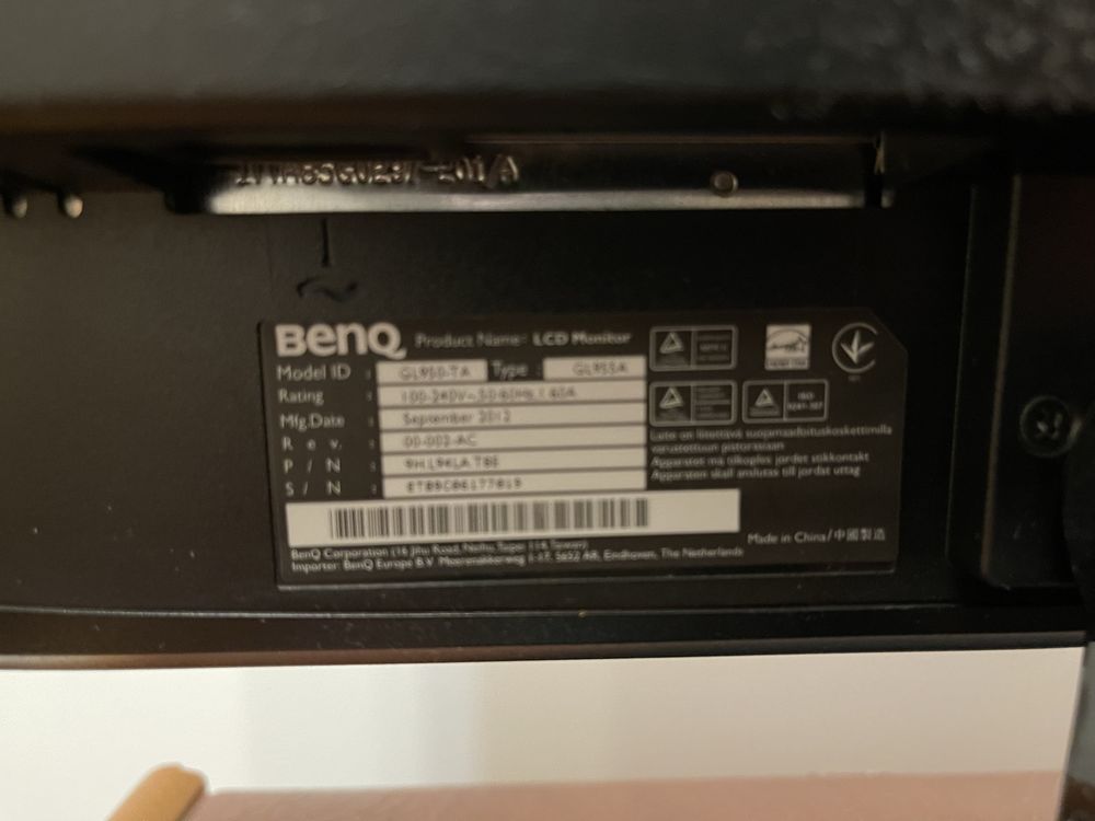 Продаю монитор Benq с диагональю 53 см