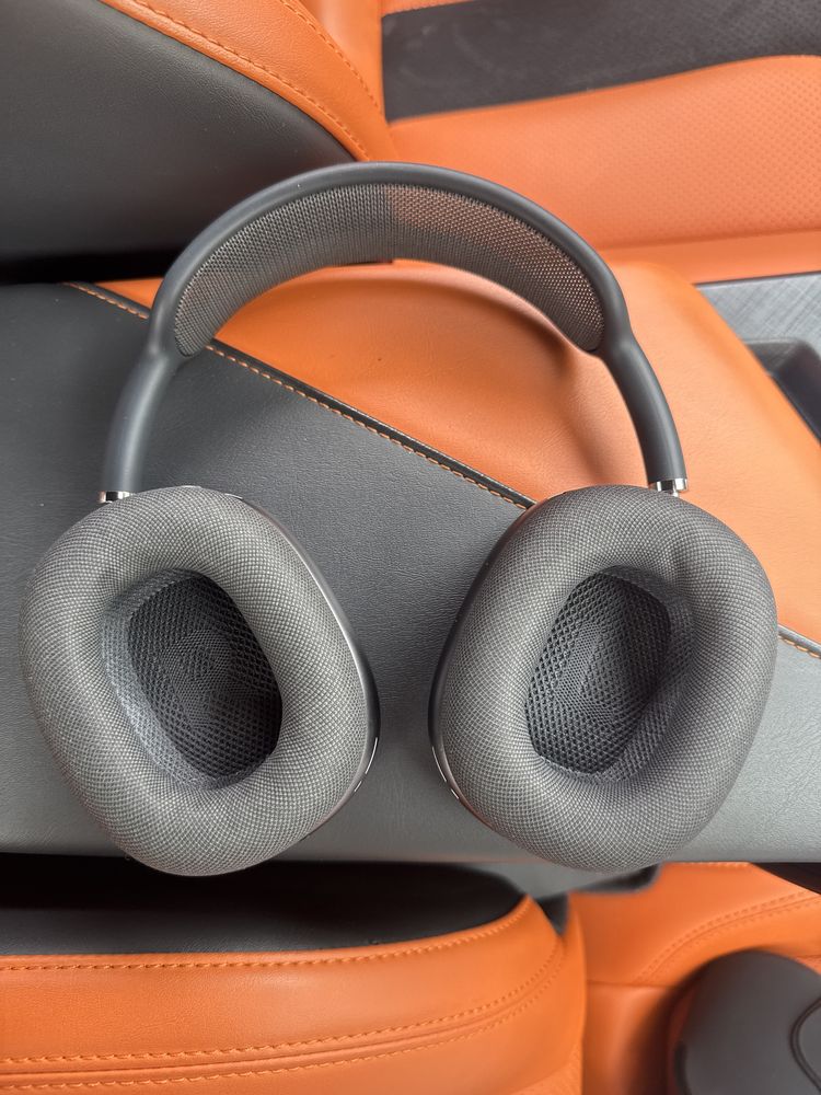 AirPods Max, очень хорошим состояние,коробка тоже есть но Без зарядки!