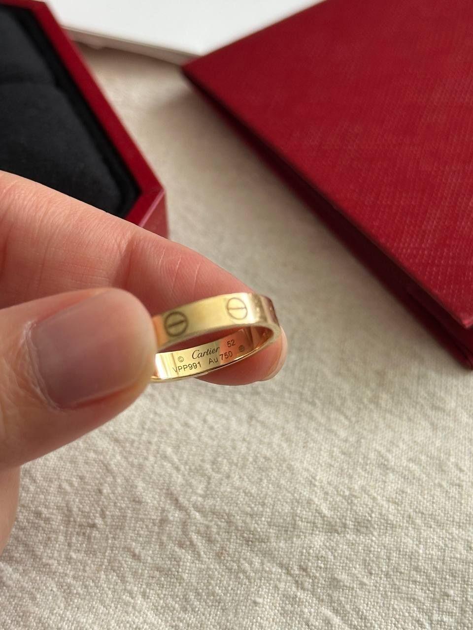 Золотое женское кольцо   Cartier