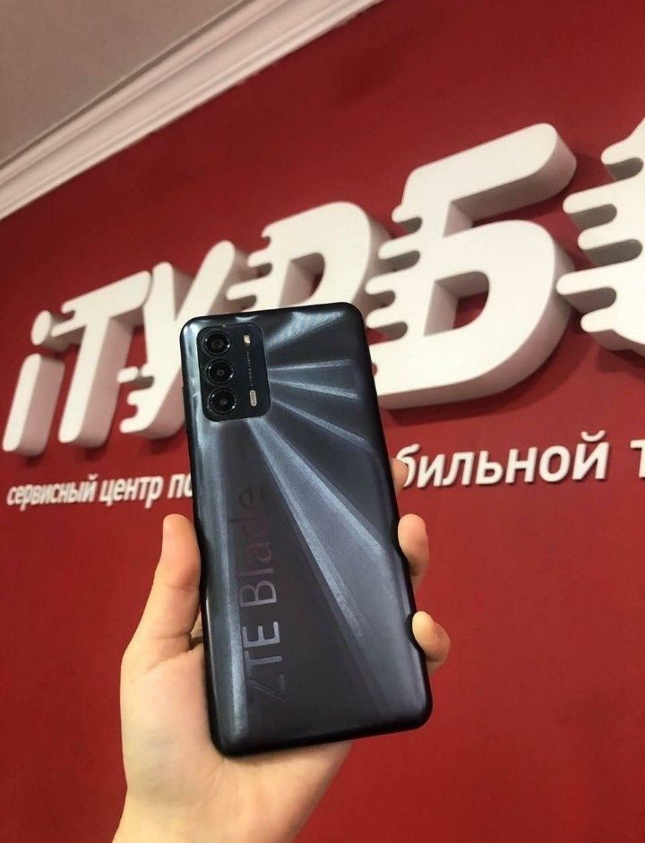 ZTE Blade V40 Vita | 4/128 ГБ | Серый 

Состояние: Отличное. Телефон р