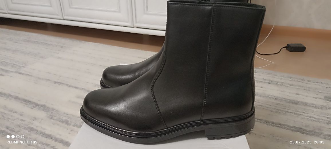 Продам зимние сапожки
