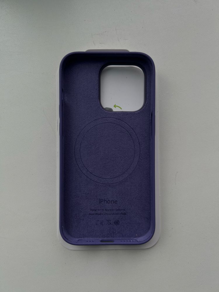 Силиконовый чехол на iphone 14 pro
