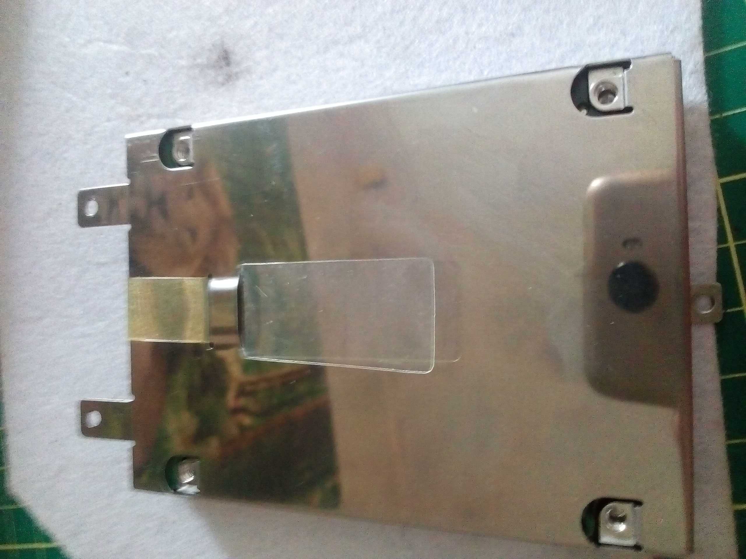 Продам Жесткий диск Hitachi 40Gb 4200 IDE 2,5"  и  ОЗУ 256MB 2 шт.