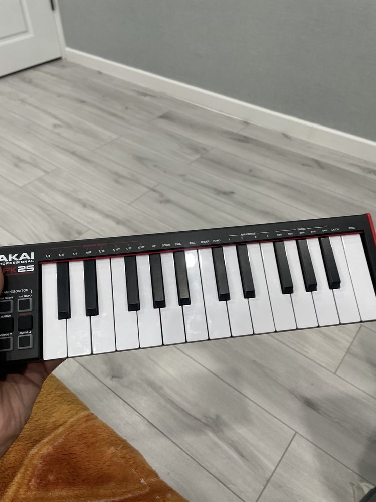 Akai lpk25 sintezator