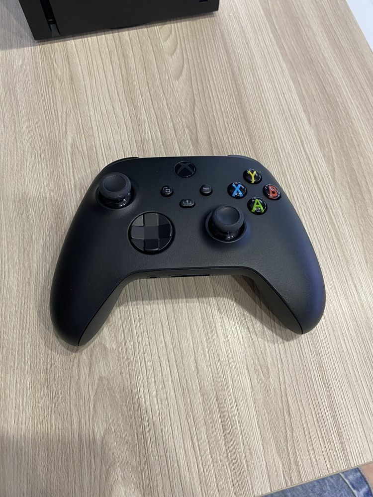 X box series X 1TB 1 джойстик