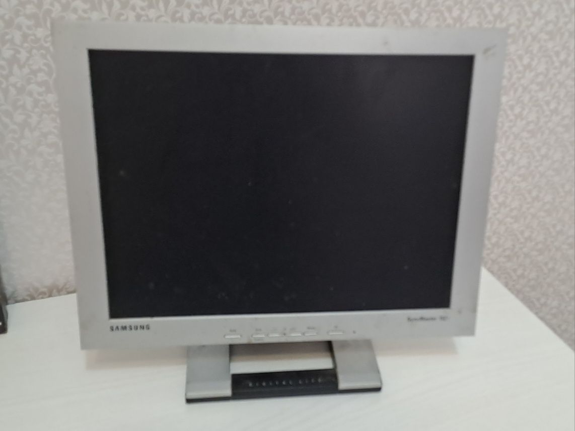 Монитор Samsung 4:3