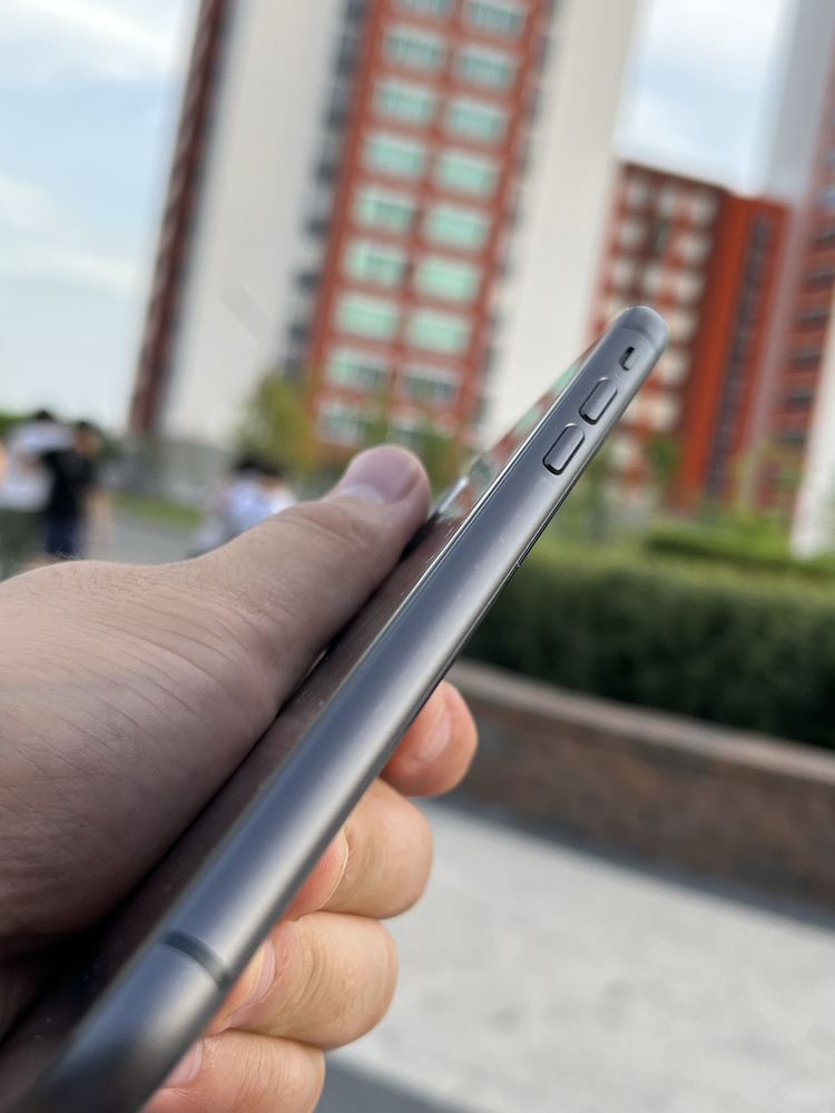 Продам iphone 11