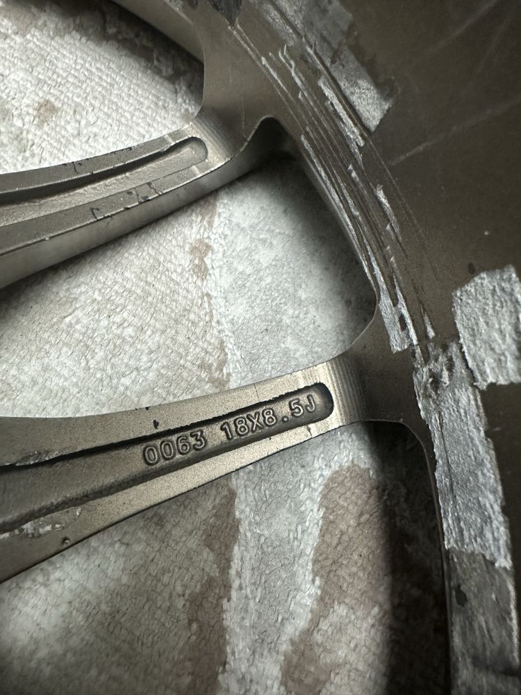 Продам диски R18 разноширокие