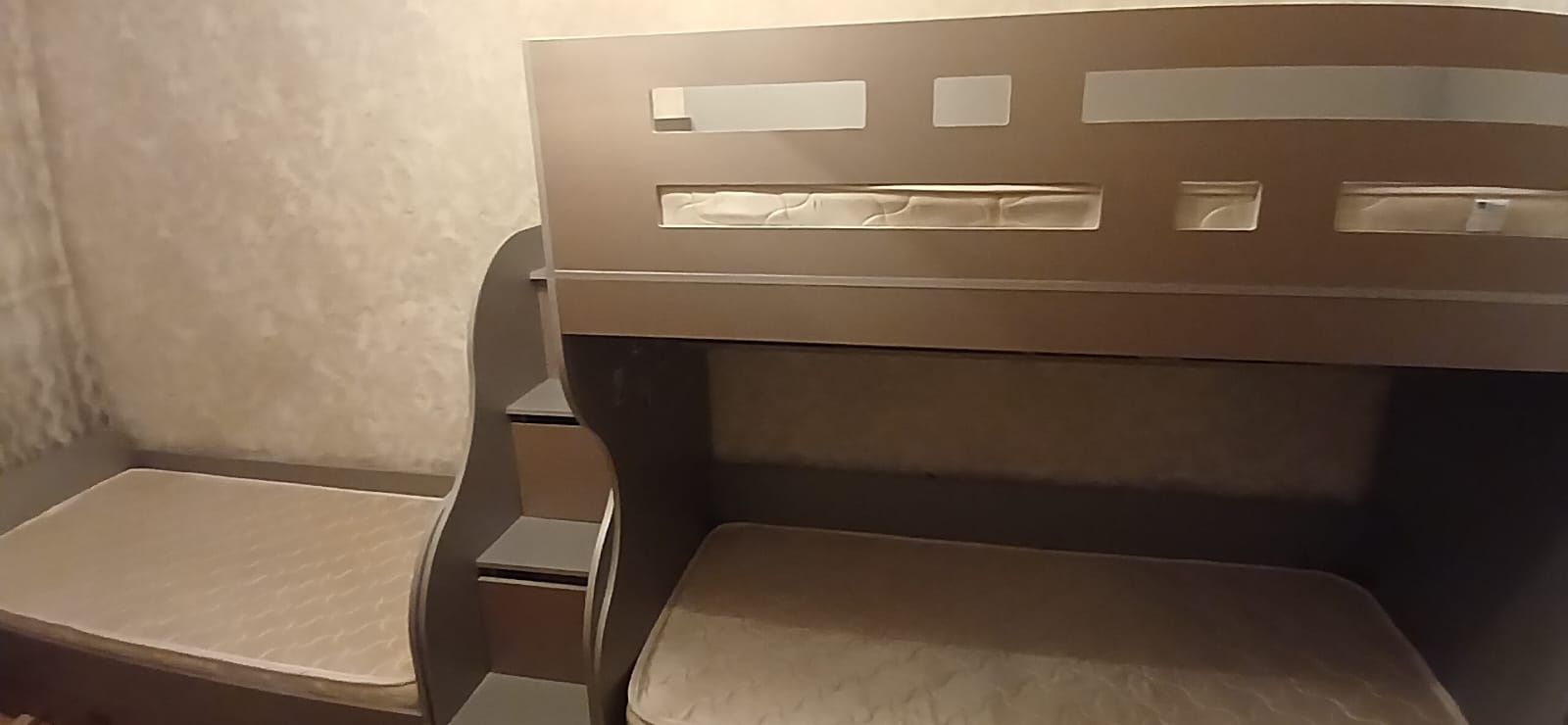 Продам детскую кровать с 3 матрасами