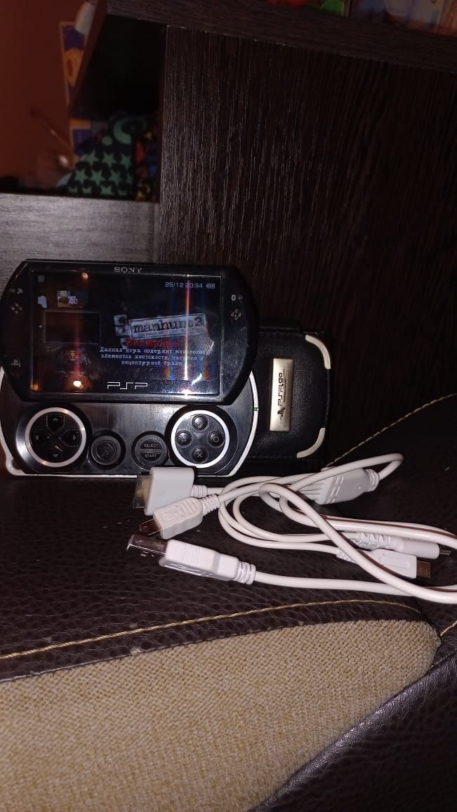 Продам psp go, в отличном состоянии