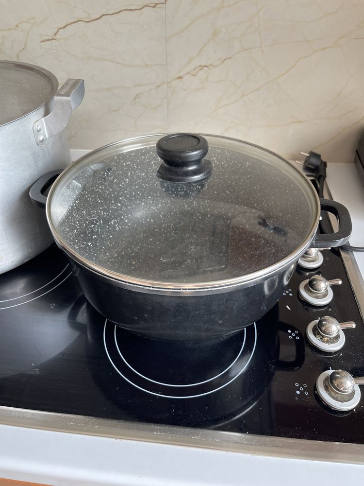 Продам кастрюлю кухонную