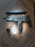 Автомат UZI. Пистолет.
