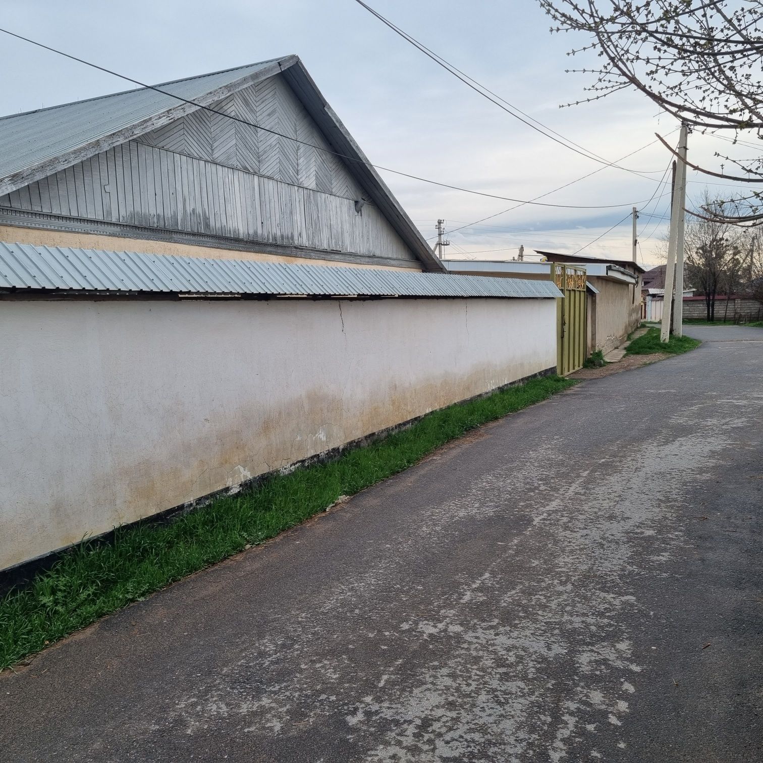 Кирпичный дом в центре г Сарагаш.