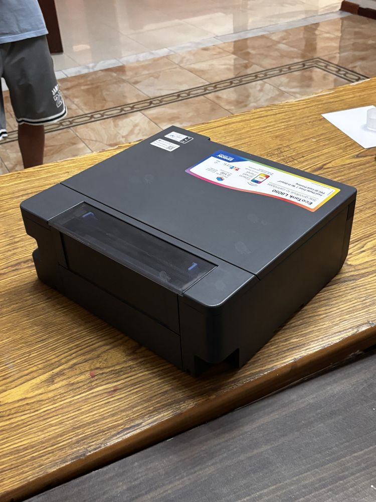 Принтер l8050 хорошо работает почти новая