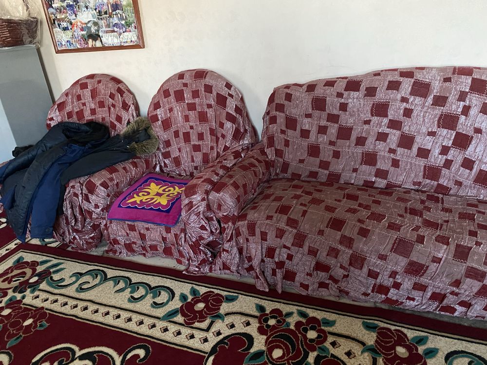 Диван в хорошем состояний