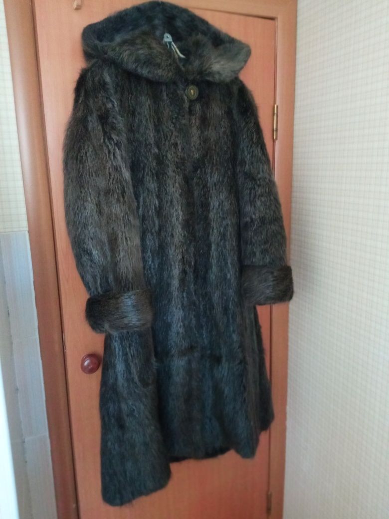 Продам шубу из нутрии