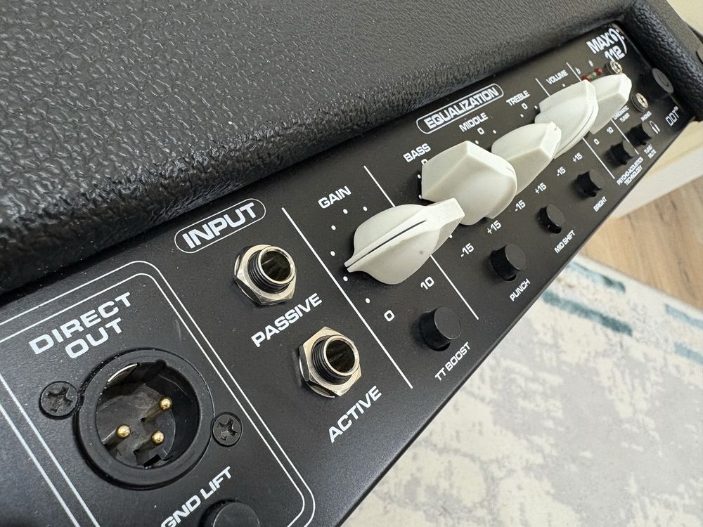 Басовый комбик “Peavey Max112”