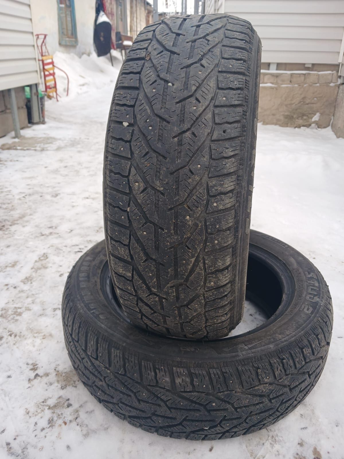 Продам шины на Тойоту
