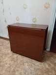 Продам удобный ,компактный стол-книжку. Высота-71см,длина-80см,шир-39с