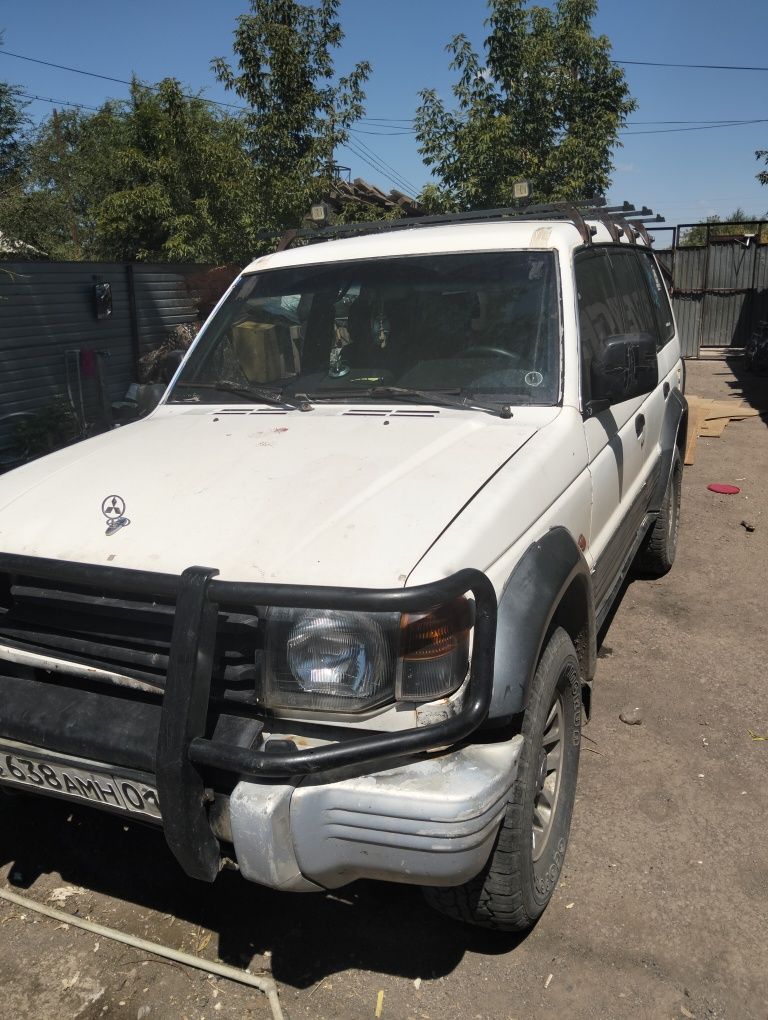 Автомобиль поджеро,2