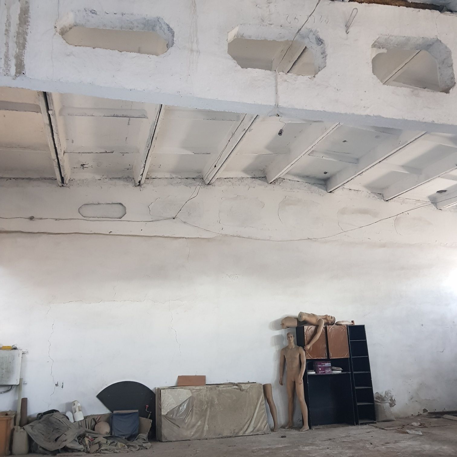 Продается производственная база.боксы 600кв.м .откормочная база 200кв.