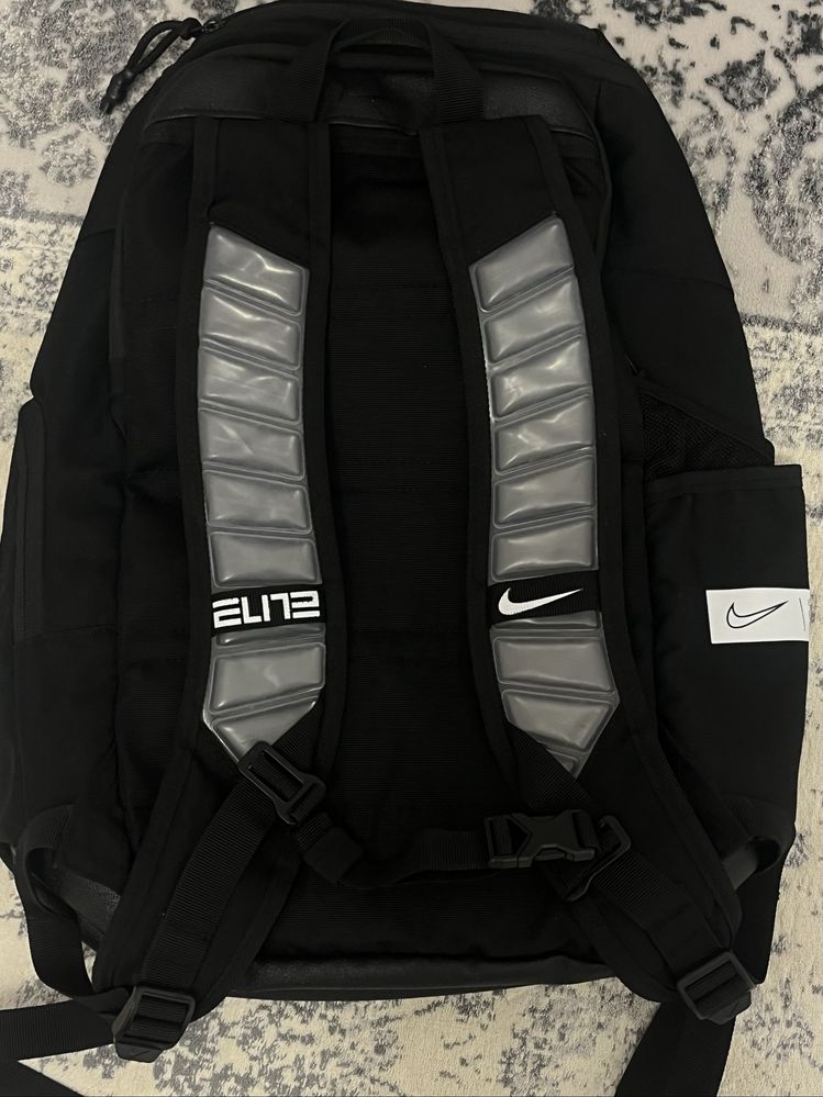 Продаеться рюкзак [NIKE ELITE]