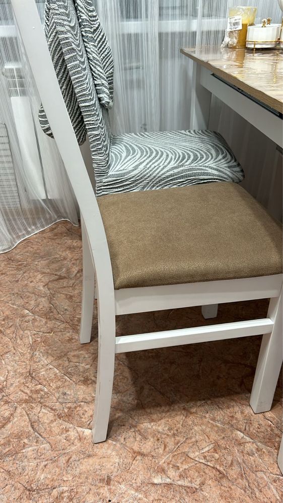 Продам стол и стулья