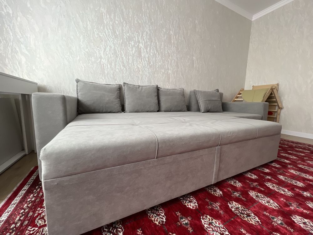 Диван, в отличном состоянии, 2,8 м