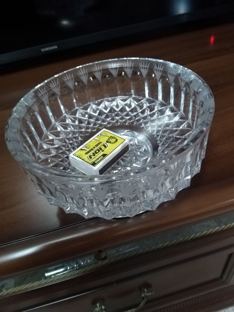 Продам вазы, подстаканник, конфетницу, салатник.