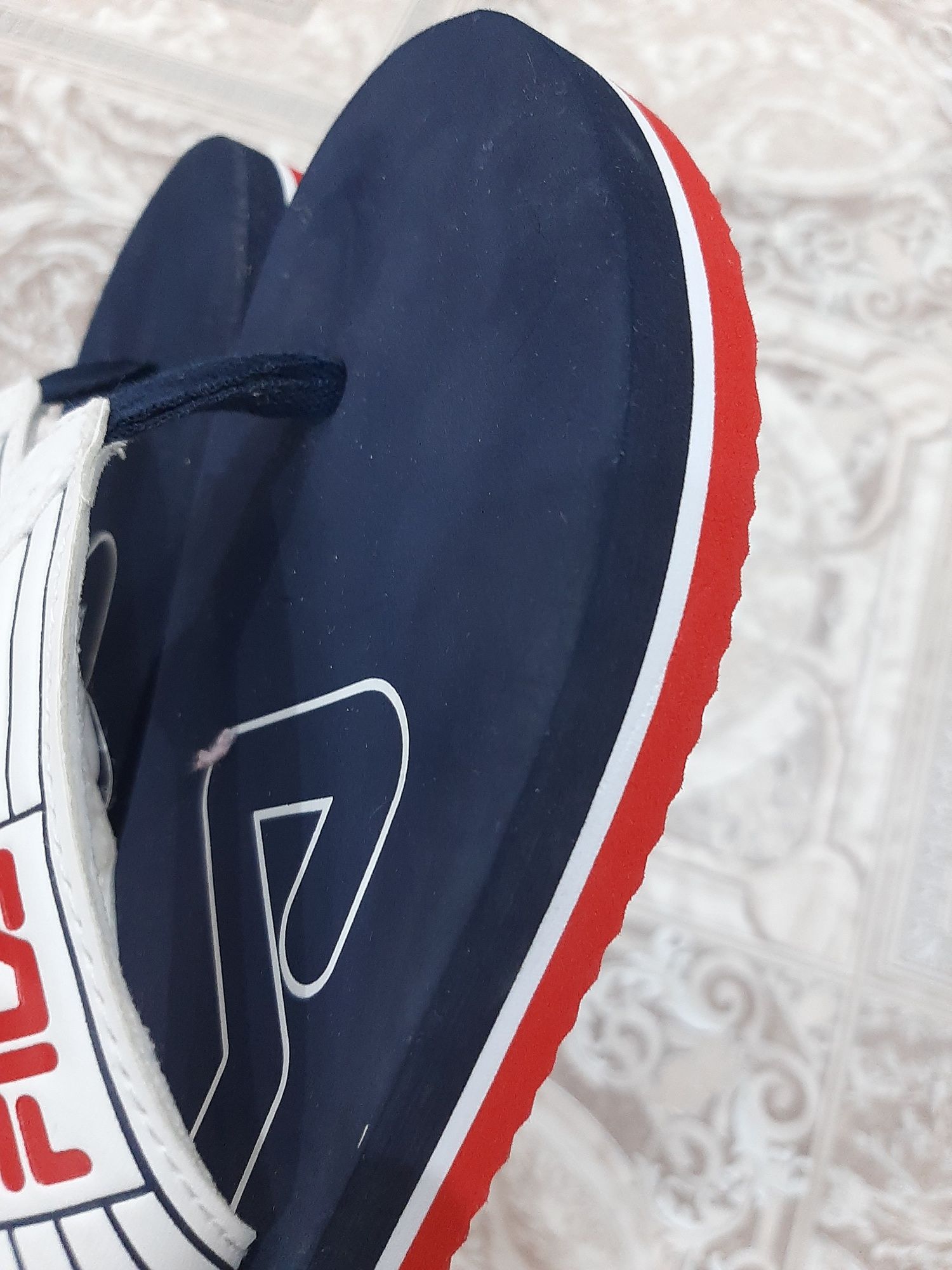 Новые шлепки бренд Fila 8000