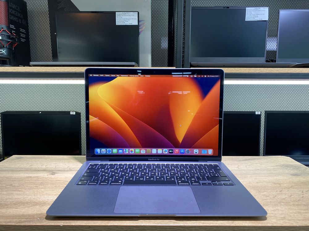 MacBook Air M1, 2020г. 13", 8/256 ГБ, 10471/А10