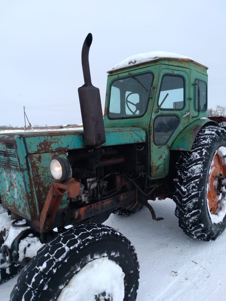 Продам трактор т-40 1983 года выпуска с прицепом