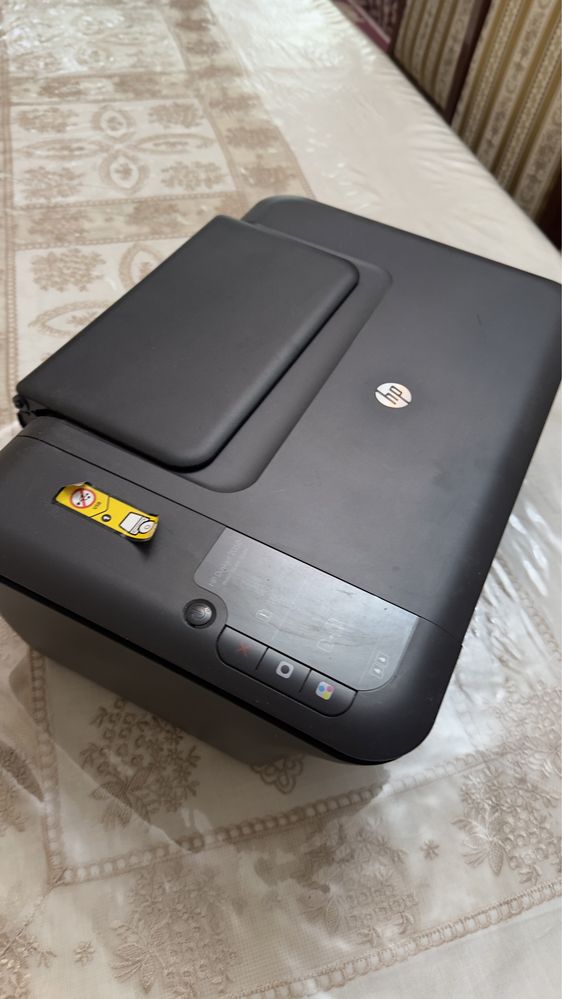 Принтер цветной hp с картриджами почти новый
