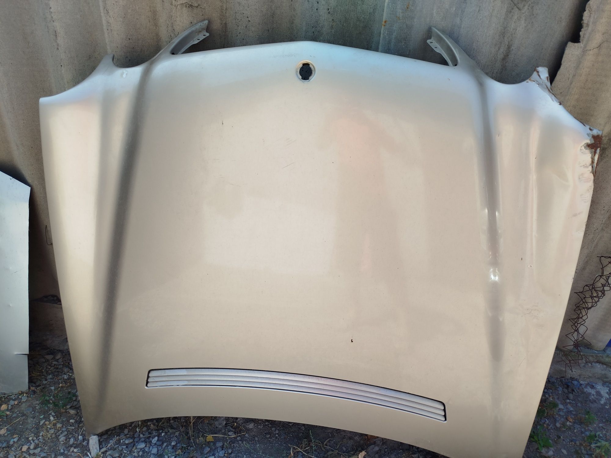 Продаю капот на Мерседес w 210