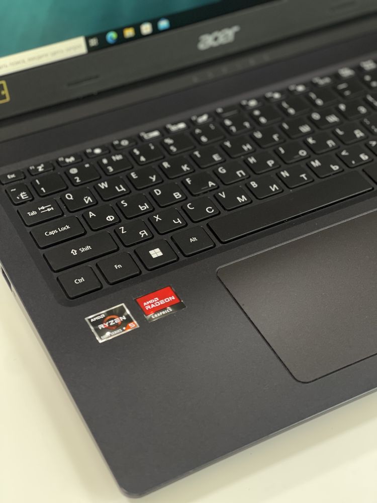 Продантся ноутбук Acer Aspire 3