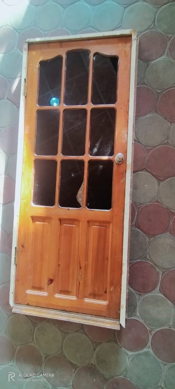 Двери межкомнатные в хорошем состоянии