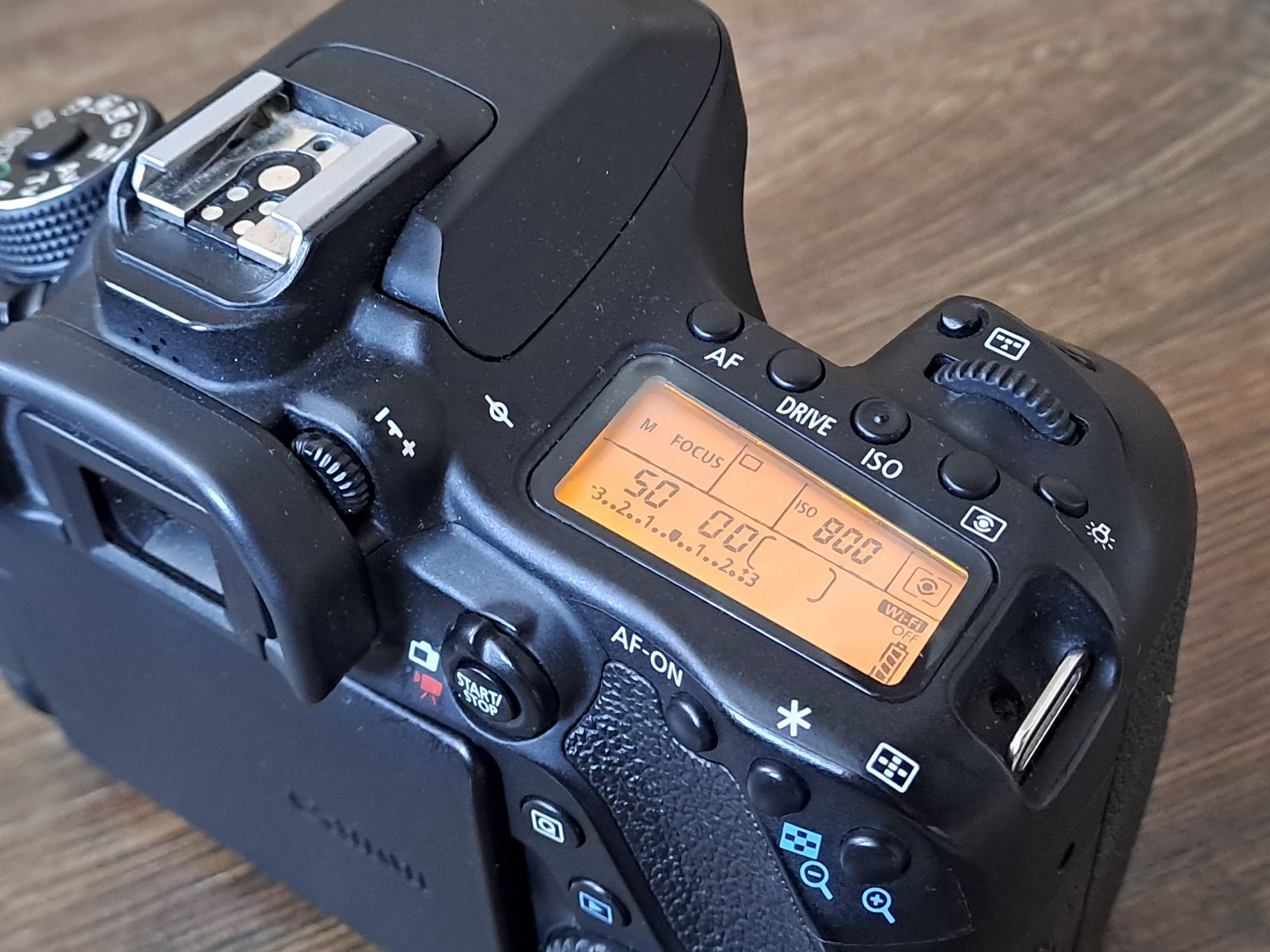 Продам Canon 80D