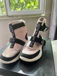 Удлиненные кроссовки от бренда Kendall+Kylie