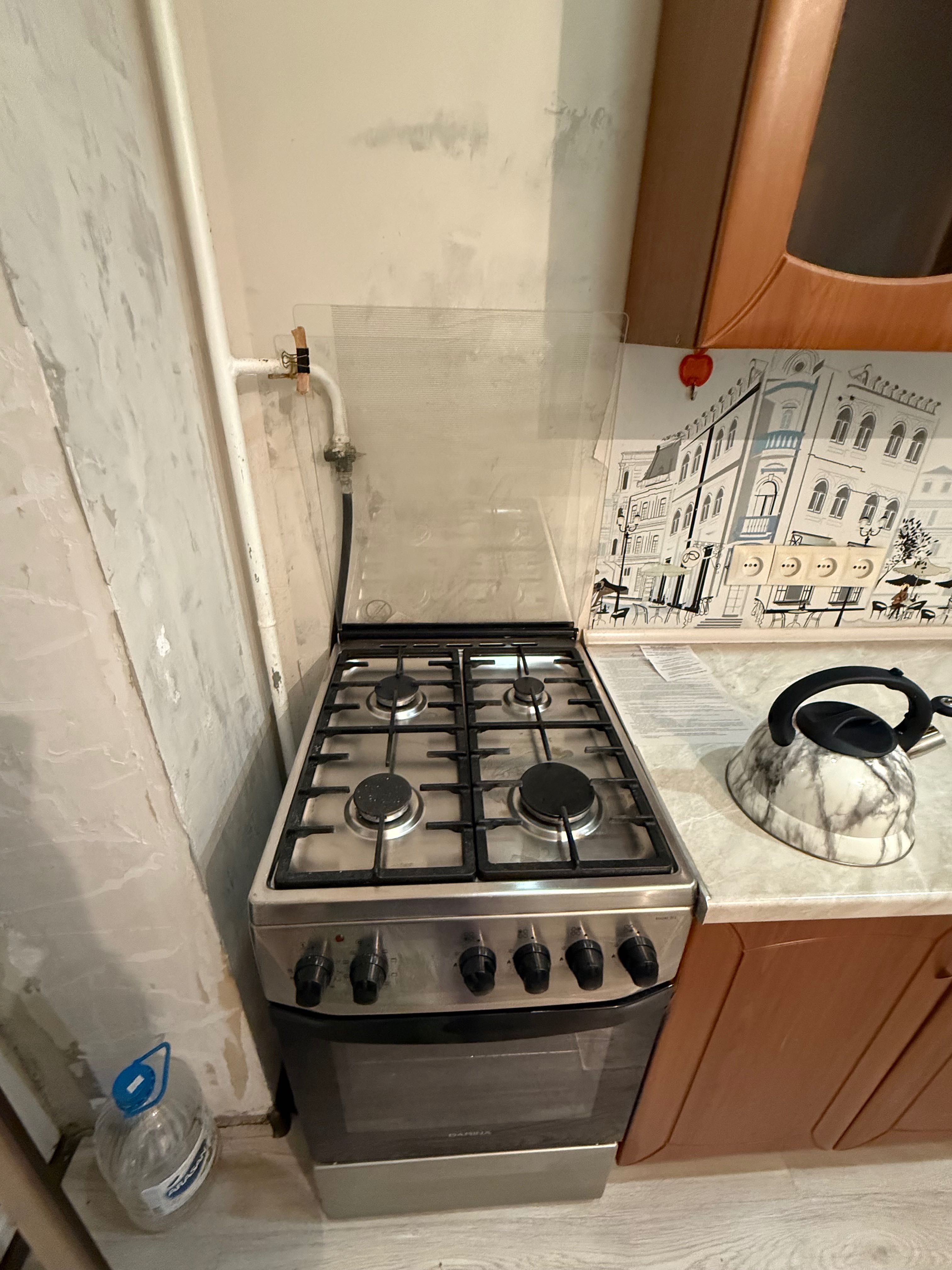Продам газовую плиту
